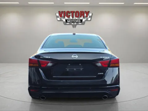 More photos of 2022 Nissan Altima 2.5 Platinum AWD 4dr Sedan at Victory Motors Lake Orion, MI