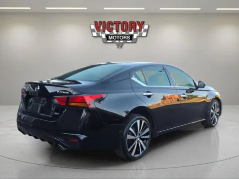 More photos of 2022 Nissan Altima 2.5 Platinum AWD 4dr Sedan at Victory Motors Lake Orion, MI