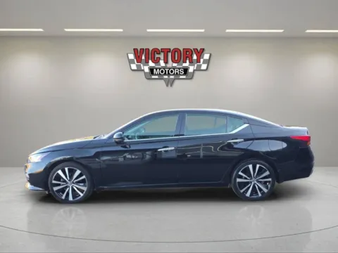 Photos of 2022 Nissan Altima 2.5 Platinum AWD 4dr Sedan for sale in Lake Orion, MI at Victory Motors Lake Orion