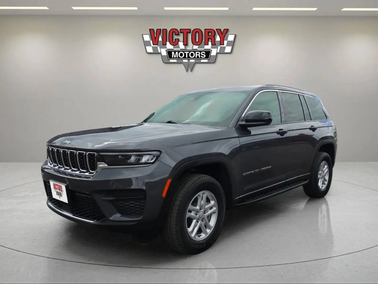 Gray 2023 Jeep Grand Cherokee Laredo 4x4 4dr SUV for sale in Lake Orion, MI