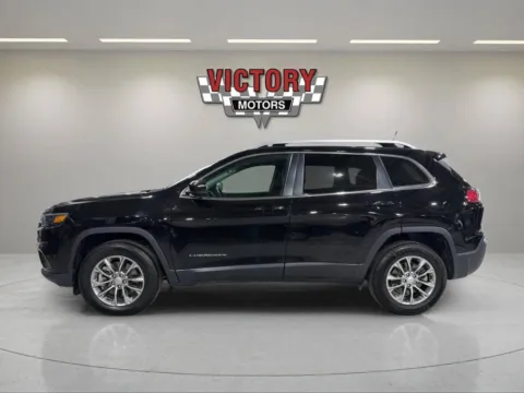 Photos of 2021 Jeep Cherokee Latitude Lux 4x4 4dr SUV for sale in Lake Orion, MI at Victory Motors Lake Orion