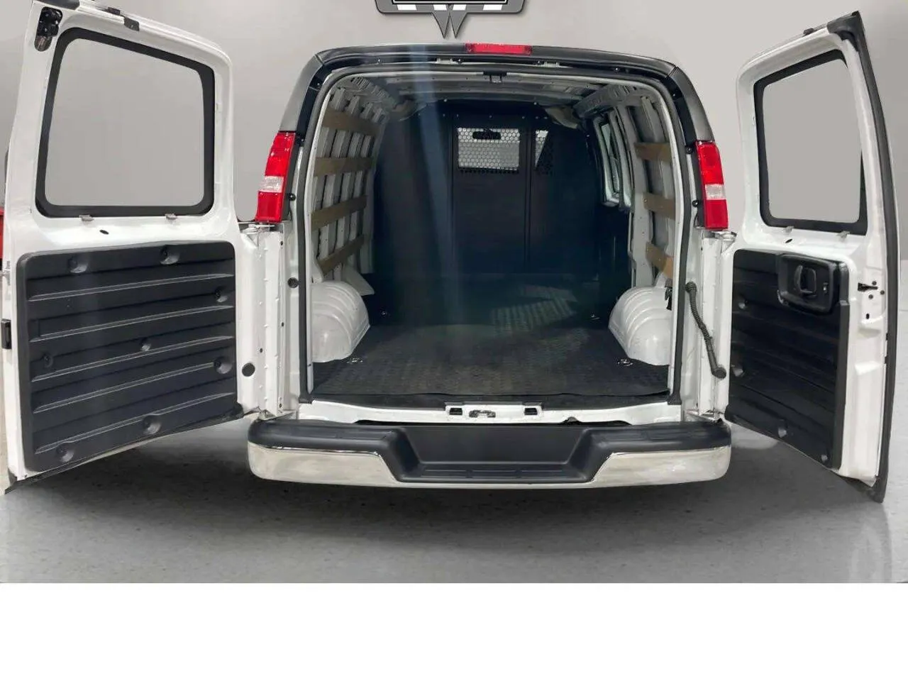 2024 Chevrolet Express Cargo Work Van - Photo 19
