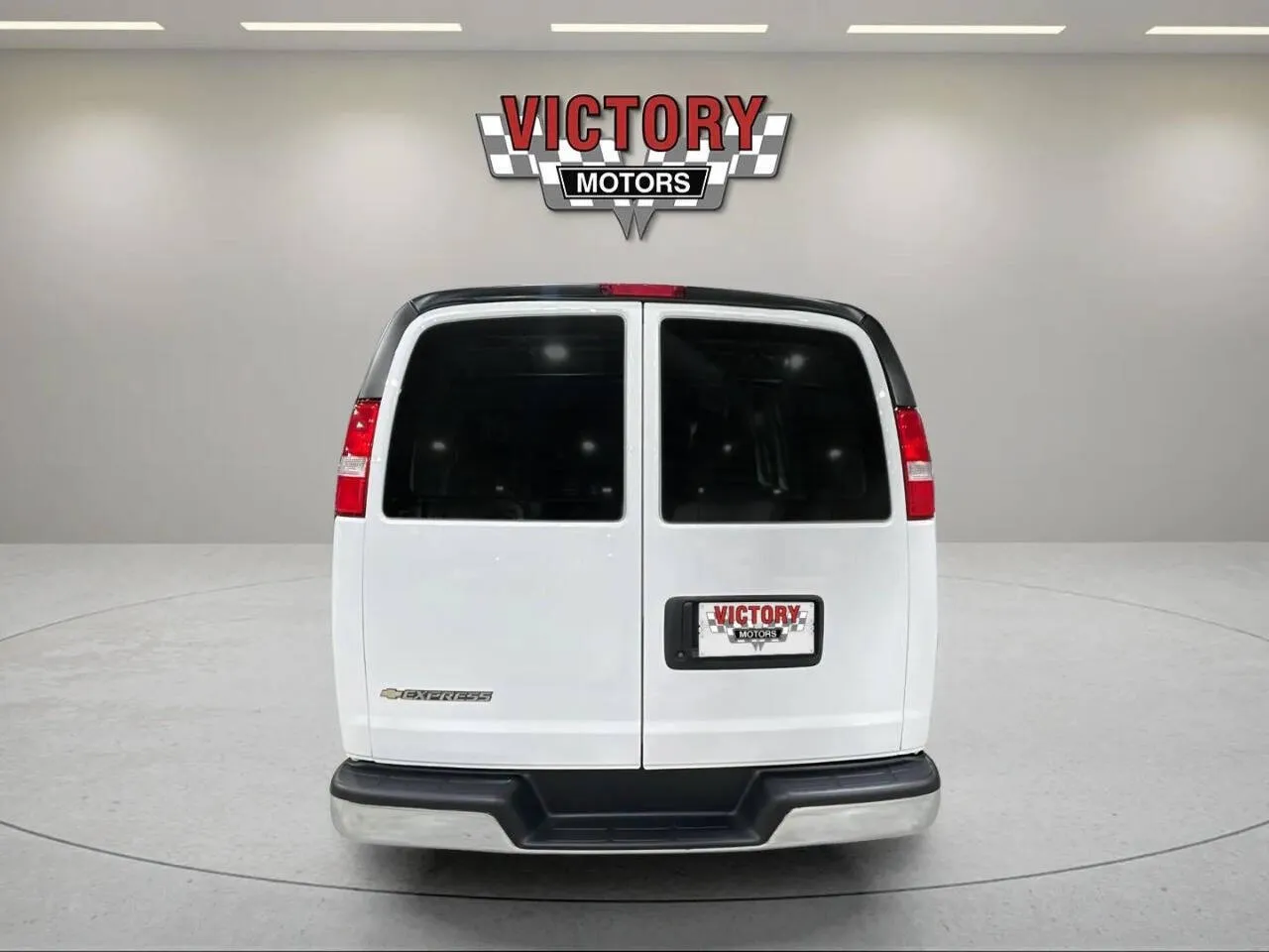 2024 Chevrolet Express Cargo Work Van - Photo 4