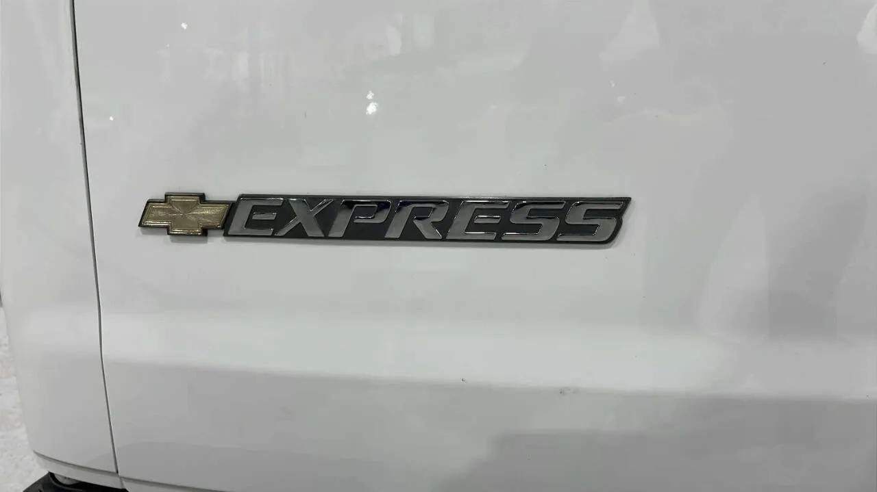 2024 Chevrolet Express Cargo Work Van - Photo 20