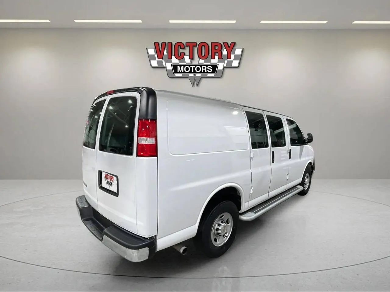 2024 Chevrolet Express Cargo Work Van - Photo 3