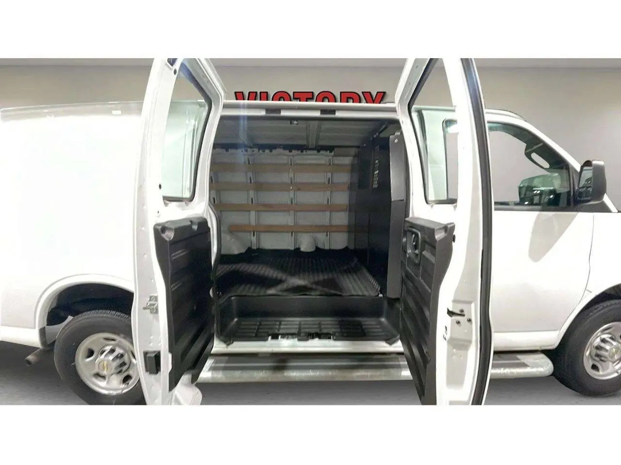 2024 Chevrolet Express Cargo Work Van - Photo 18