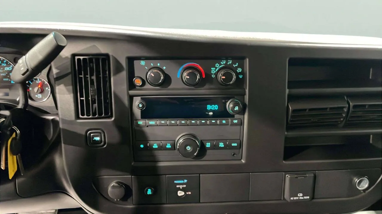 2024 Chevrolet Express Cargo Work Van - Photo 11