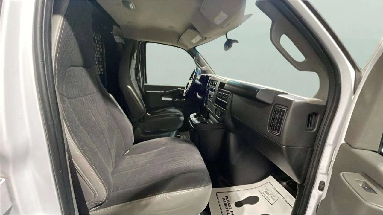 2024 Chevrolet Express Cargo Work Van - Photo 9