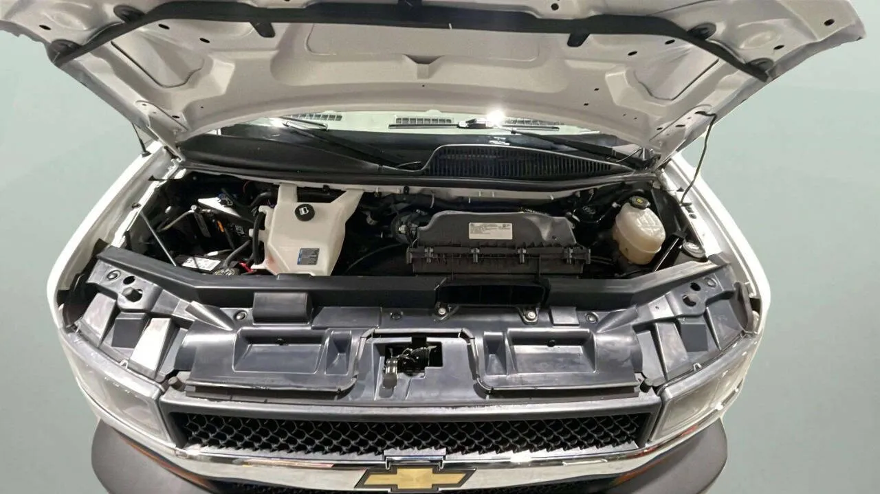 2024 Chevrolet Express Cargo Work Van - Photo 17