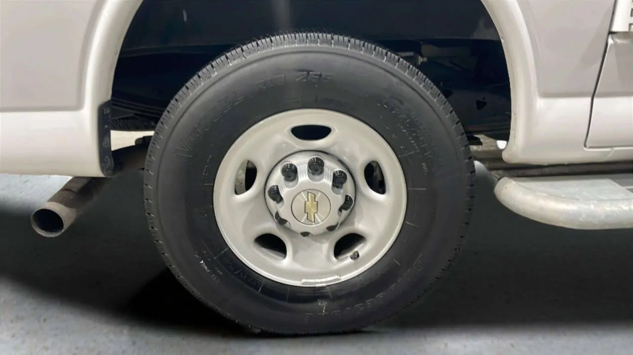 2024 Chevrolet Express Cargo Work Van - Photo 22