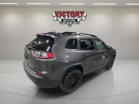 Another view of 2023 Jeep Cherokee Altitude Lux 4x4 4dr SUV for sale in Chesterfield, MI at Victory Motors Chesterfield
