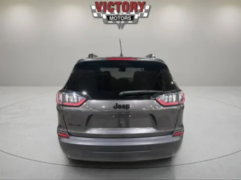 More photos of 2023 Jeep Cherokee Altitude Lux 4x4 4dr SUV at Victory Motors Chesterfield, MI