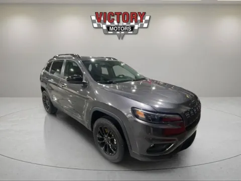 Gray 2023 Jeep Cherokee Altitude Lux 4x4 4dr SUV for sale in Chesterfield, MI