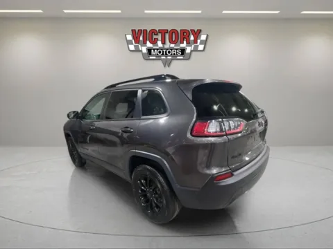 More photos of 2023 Jeep Cherokee Altitude Lux 4x4 4dr SUV at Victory Motors Chesterfield, MI