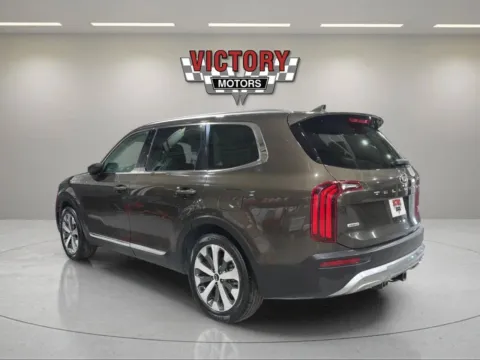 More photos of 2021 Kia Telluride EX AWD 4dr SUV at Victory Motors Chesterfield, MI