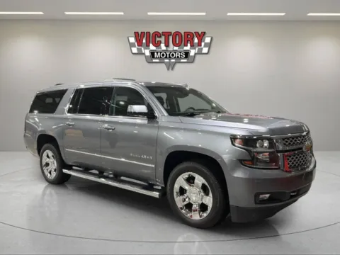 Gray 2018 Chevrolet Suburban LT 4x4 4dr SUV for sale in Chesterfield, MI