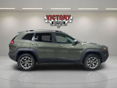 Photos of 2020 Jeep Cherokee Trailhawk 4x4 4dr SUV for sale in Chesterfield, MI at Victory Motors Chesterfield