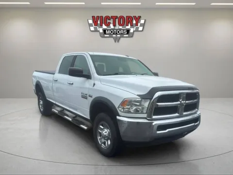 White 2014 RAM 2500 SLT 4x4 4dr Crew Cab 8 ft. LB Pickup for sale in Chesterfield, MI