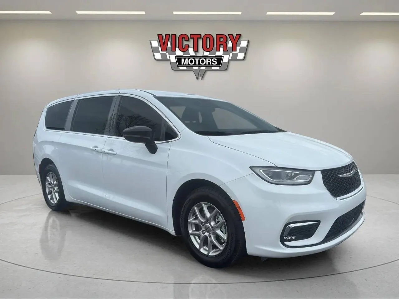 2024 Chrysler Pacifica Touring L's photo