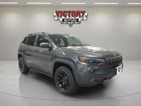 Gray 2020 Jeep Cherokee Trailhawk 4x4 4dr SUV for sale in Chesterfield, MI