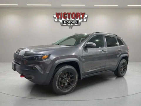 Another view of 2020 Jeep Cherokee Trailhawk 4x4 4dr SUV for sale in Chesterfield, MI at Victory Motors Chesterfield