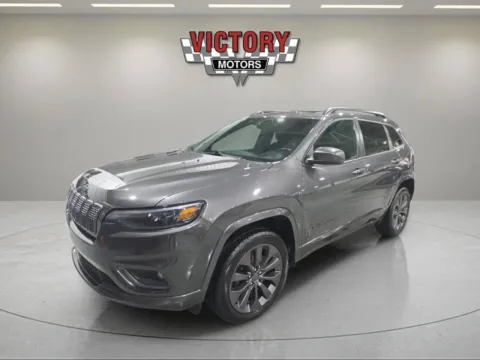 Gray 2019 Jeep Cherokee Limited 4x4 4dr SUV for sale in Chesterfield, MI