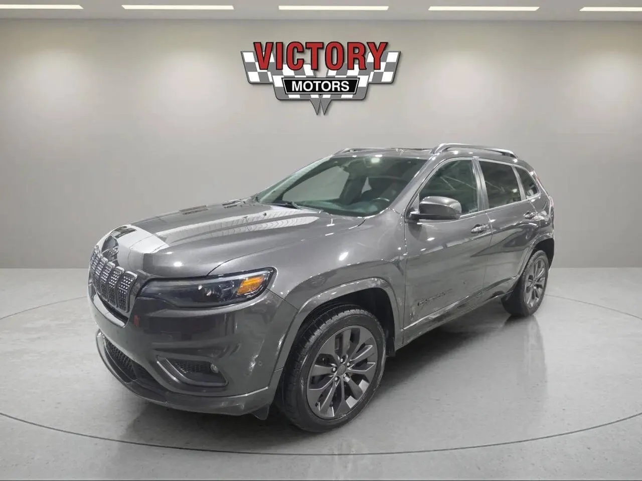 Gray 2019 Jeep Cherokee Limited 4x4 4dr SUV for sale in Chesterfield, MI