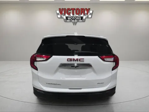 More photos of 2024 GMC Terrain SLE AWD 4dr SUV at Victory Motors Chesterfield, MI