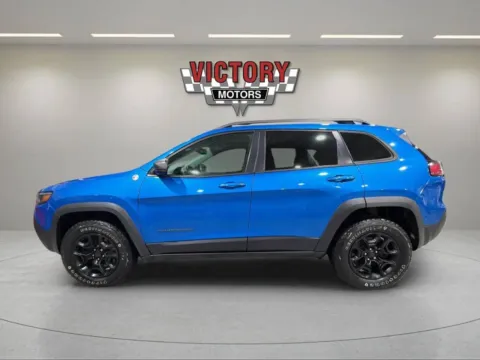 More photos of 2020 Jeep Cherokee Trailhawk 4x4 4dr SUV at Victory Motors Chesterfield, MI