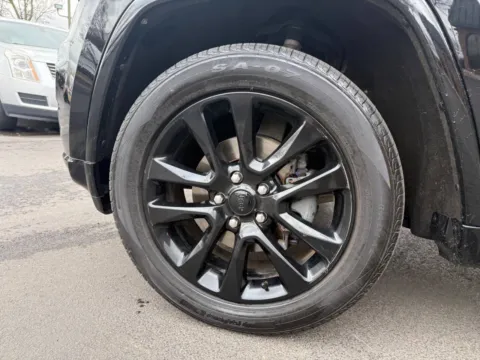 More photos of 2019 Jeep Grand Cherokee Altitude 4x4 4dr SUV at Victory Motors Chesterfield, MI