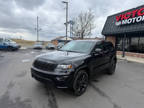Another view of 2019 Jeep Grand Cherokee Altitude 4x4 4dr SUV for sale in Chesterfield, MI at Victory Motors Chesterfield