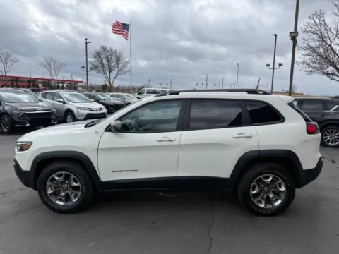 More photos of 2019 Jeep Cherokee Trailhawk 4x4 4dr SUV at Victory Motors Chesterfield, MI