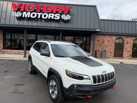 White 2019 Jeep Cherokee Trailhawk 4x4 4dr SUV for sale in Chesterfield, MI