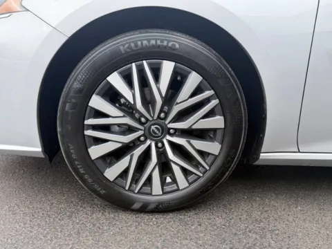 More photos of 2024 Nissan Altima 2.5 SV 4dr Sedan at Victory Motors Chesterfield, MI