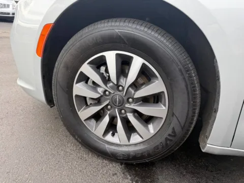 More photos of 2024 Chrysler Pacifica Plug-In Hybrid Select 4dr Mini Van at Victory Motors Chesterfield, MI