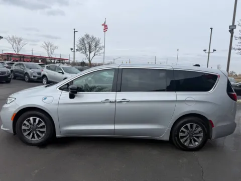 Another view of 2024 Chrysler Pacifica Plug-In Hybrid Select 4dr Mini Van for sale in Chesterfield, MI at Victory Motors Chesterfield
