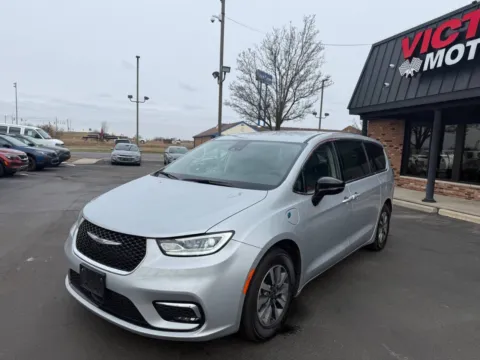 Another view of 2024 Chrysler Pacifica Plug-In Hybrid Select 4dr Mini Van for sale in Chesterfield, MI at Victory Motors Chesterfield