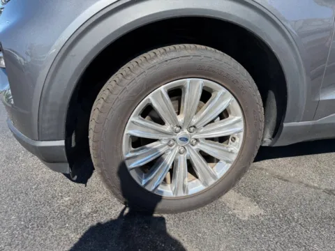 Another view of 2021 Ford Explorer Hybrid Limited AWD 4dr SUV for sale in Chesterfield, MI at Victory Motors Chesterfield