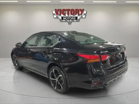 More photos of 2023 Nissan Altima 2.5 SR AWD 4dr Sedan at Victory Motors Chesterfield, MI