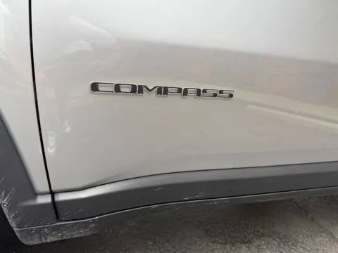 More photos of 2022 Jeep Compass Limited 4x4 4dr SUV at Victory Motors Chesterfield, MI