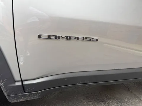 More photos of 2022 Jeep Compass Limited 4x4 4dr SUV at Victory Motors Chesterfield, MI