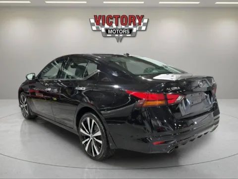 Another view of 2022 Nissan Altima 2.5 Platinum AWD 4dr Sedan for sale in Chesterfield, MI at Victory Motors Chesterfield