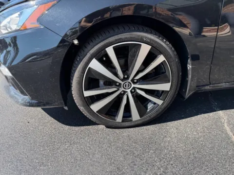 More photos of 2022 Nissan Altima 2.5 Platinum AWD 4dr Sedan at Victory Motors Chesterfield, MI