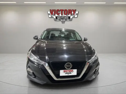 Photos of 2022 Nissan Altima 2.5 Platinum AWD 4dr Sedan for sale in Chesterfield, MI at Victory Motors Chesterfield