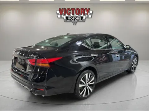 More photos of 2022 Nissan Altima 2.5 Platinum AWD 4dr Sedan at Victory Motors Chesterfield, MI