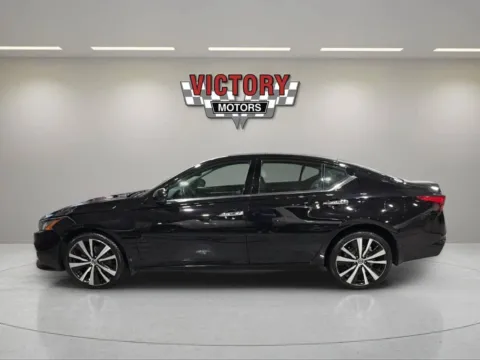 Photos of 2022 Nissan Altima 2.5 Platinum AWD 4dr Sedan for sale in Chesterfield, MI at Victory Motors Chesterfield