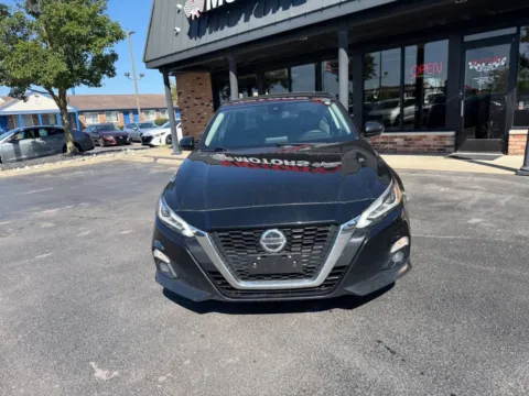 Photos of 2022 Nissan Altima 2.5 Platinum AWD 4dr Sedan for sale in Chesterfield, MI at Victory Motors Chesterfield