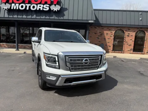 White 2021 Nissan Titan Platinum Reserve 4x4 4dr Crew Cab 5.6 ft. SB for sale in Chesterfield, MI