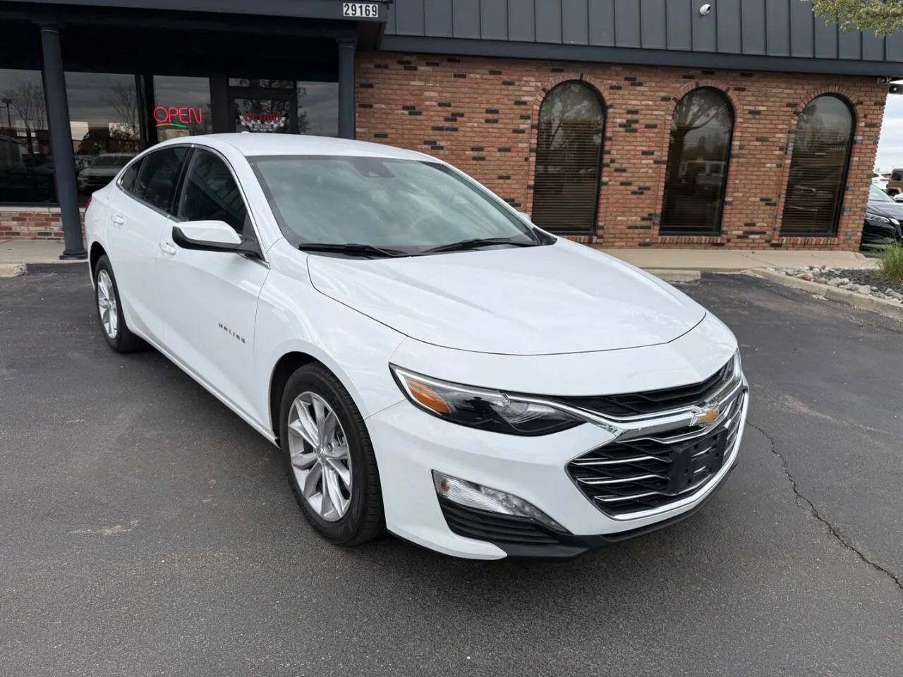 White 2025 Chevrolet Malibu LT 4dr Sedan w/1LT for sale in Chesterfield, MI