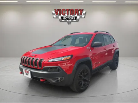 Red 2018 Jeep Cherokee Trailhawk 4x4 4dr SUV for sale in Chesterfield, MI
